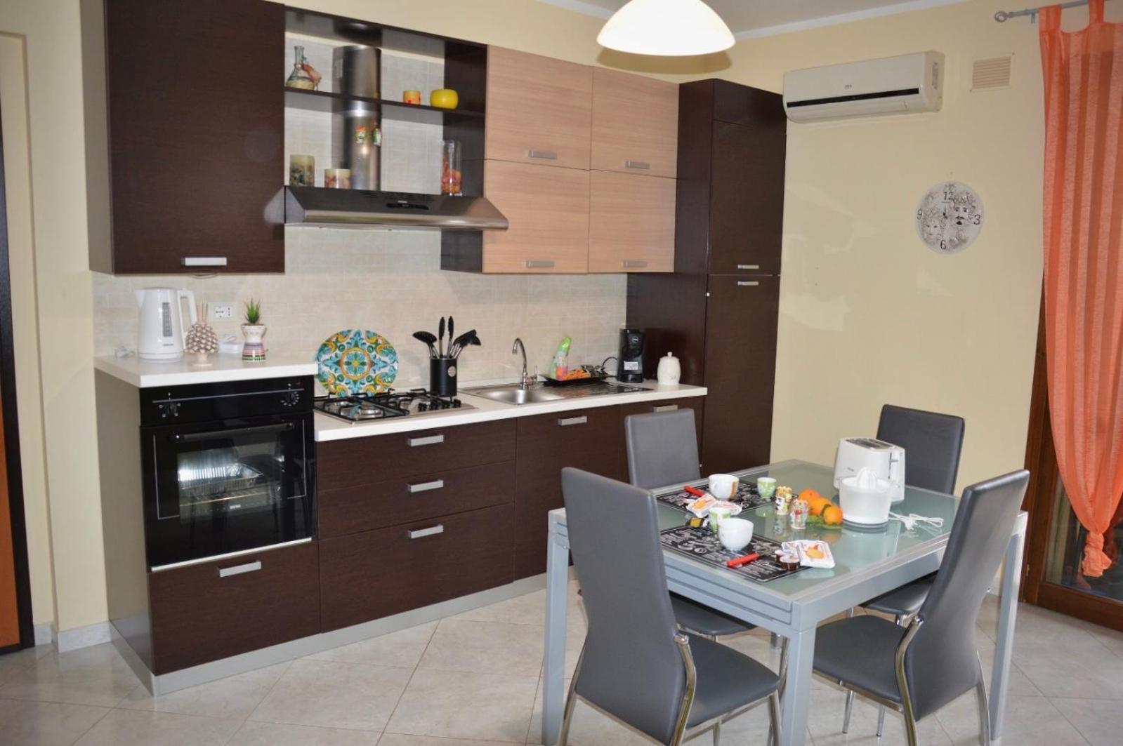 Baazar House Noto